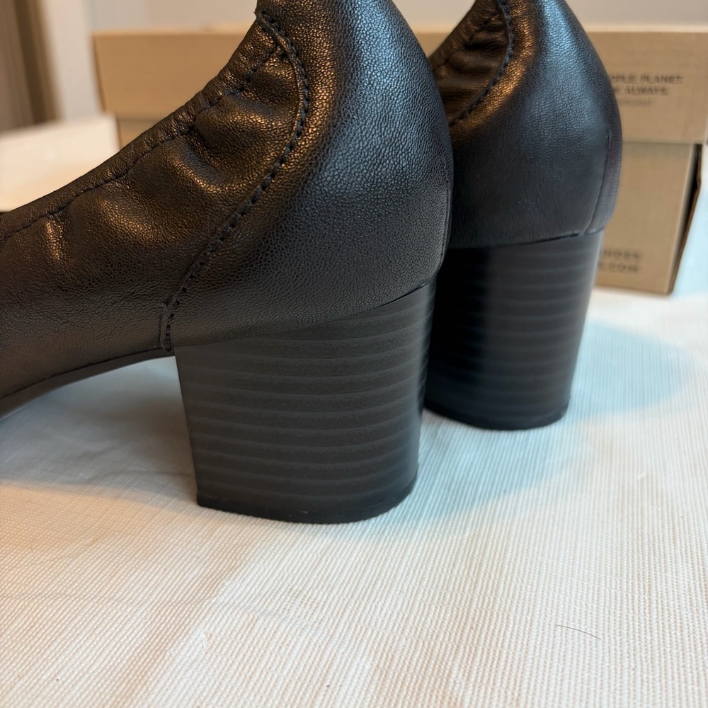 Clarks Women's Classic Black Heels - Picture 8 of 9
